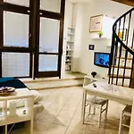 Galliera Apartment